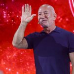 Konsorsium Bezos Hampir Capai Kesepakatan Beli Sepertiga Saham Liverpool FC